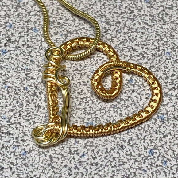 🎁floating heart pendant in gold color - Picture 2 of 10